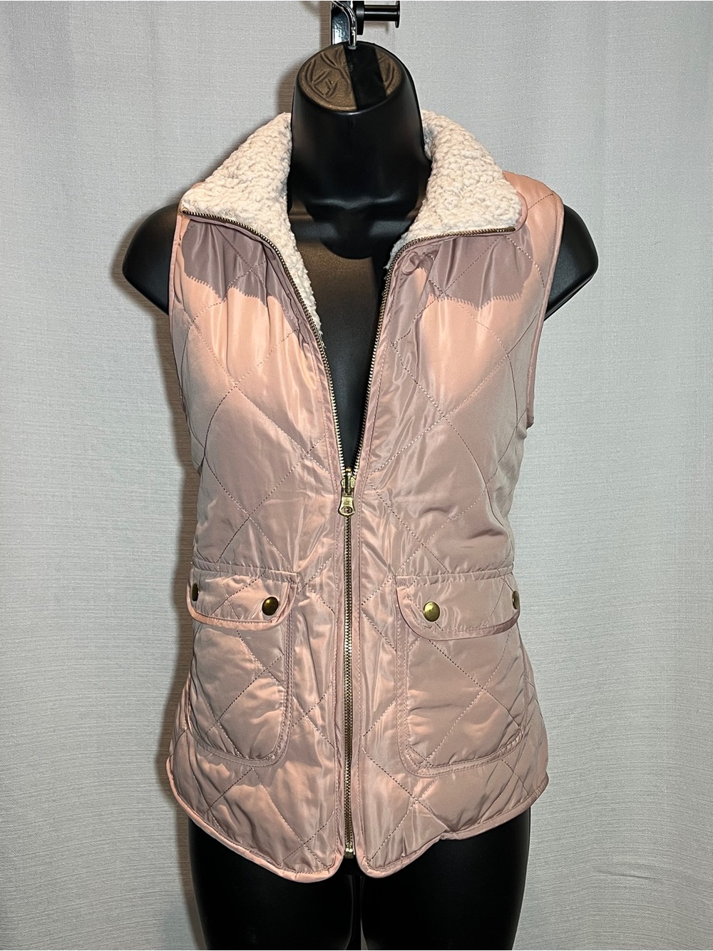 Love Tree Reversible Quilted Vest
Blush Pink/Sherpa/ Rose Gold zipper